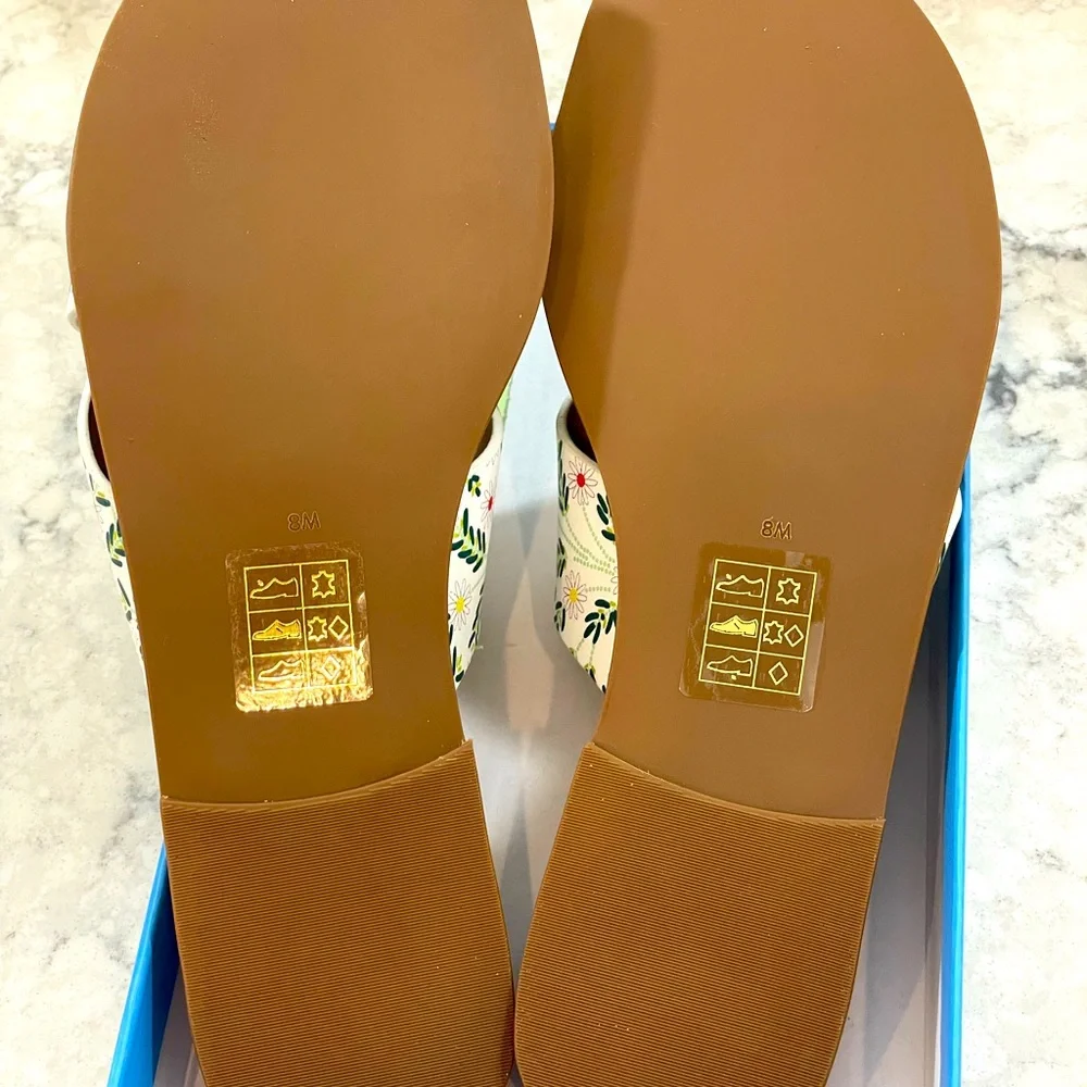 NIB Jack Rogers Slotted Daisy Print Sloane X-band sandal, Sizes 6.5 & 8 - Picture 7 of 9